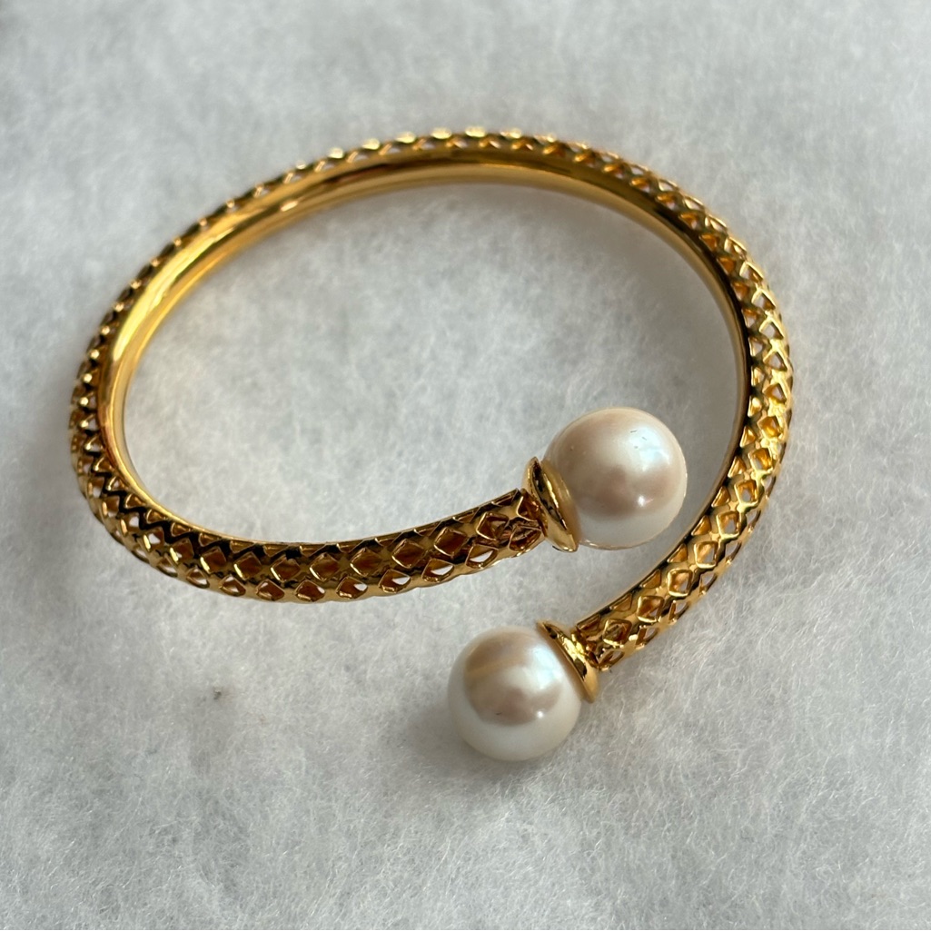Gold Tone And Pearl Bracelet Preowned